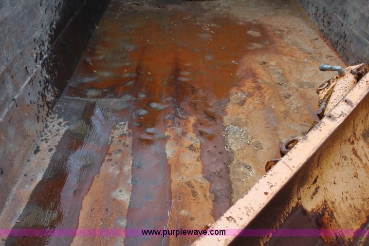 image for item J4566 2001 International F-4900 dump truck