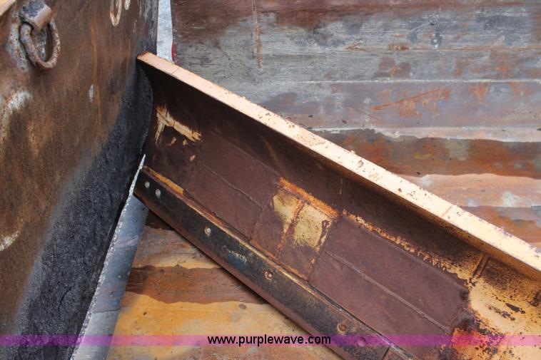 image for item J4566 2001 International F-4900 dump truck