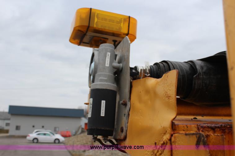 image for item J4566 2001 International F-4900 dump truck