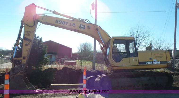 image for item J4568 1996 John Deere 690E LC excavator