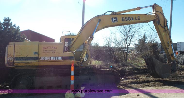image for item J4568 1996 John Deere 690E LC excavator