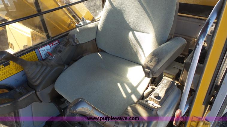 image for item J4568 1996 John Deere 690E LC excavator