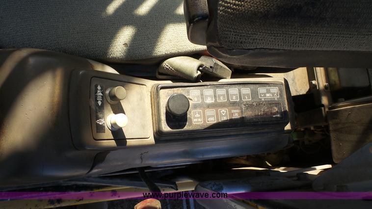 image for item J4568 1996 John Deere 690E LC excavator