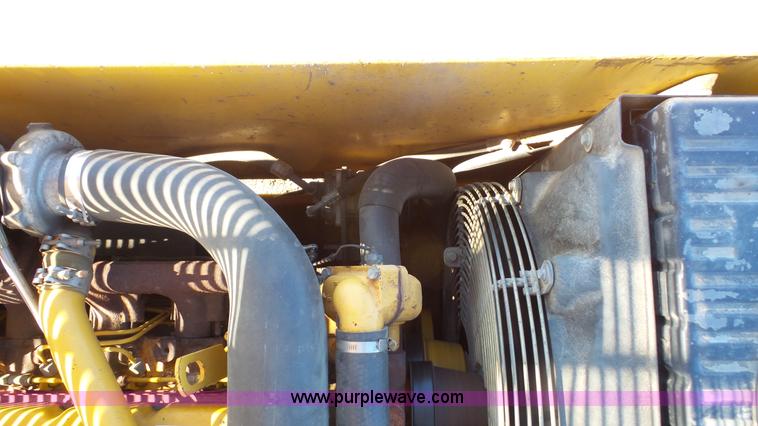 image for item J4568 1996 John Deere 690E LC excavator