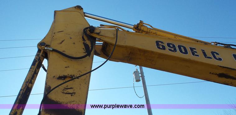 image for item J4568 1996 John Deere 690E LC excavator