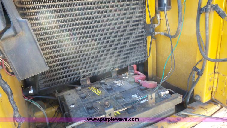 image for item J4568 1996 John Deere 690E LC excavator