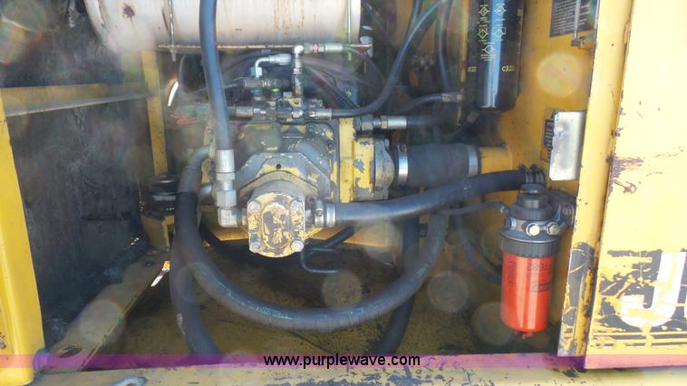 image for item J4568 1996 John Deere 690E LC excavator