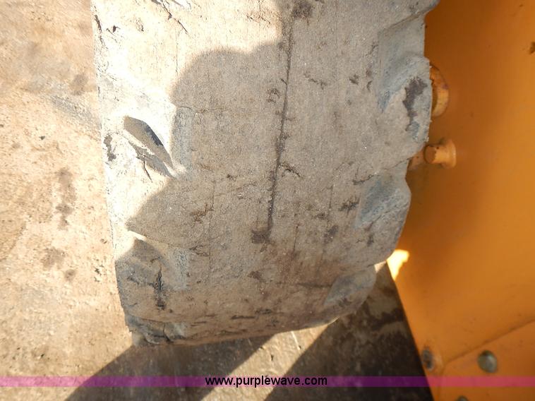 image for item J4569 2005 Case 70XT skid steer