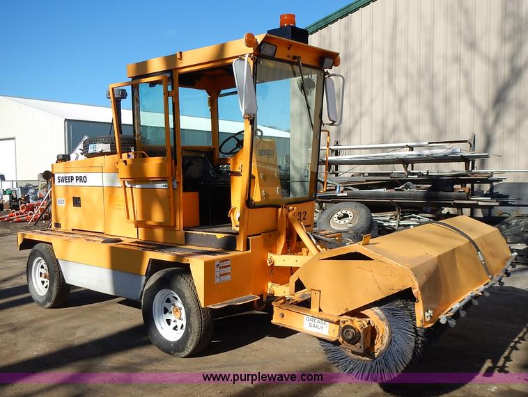 image for item J4576 Rosco Sweep Pro broom