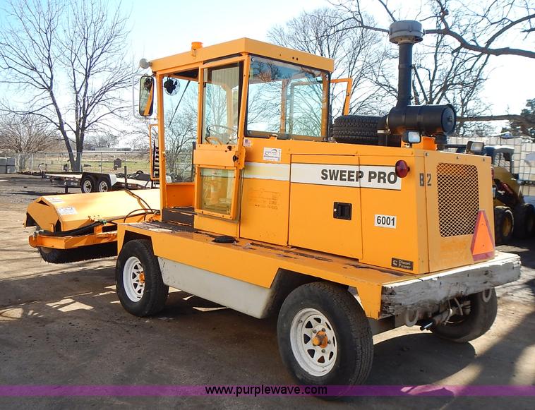 image for item J4576 Rosco Sweep Pro broom