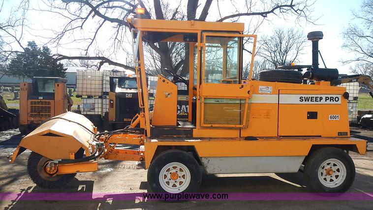 image for item J4576 Rosco Sweep Pro broom