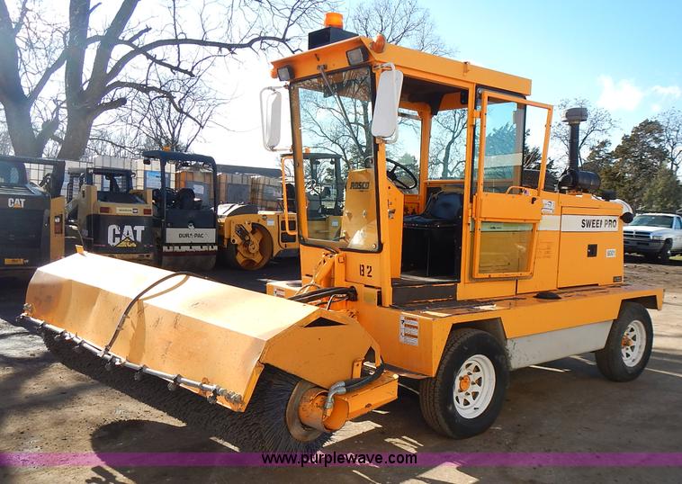 image for item J4576 Rosco Sweep Pro broom