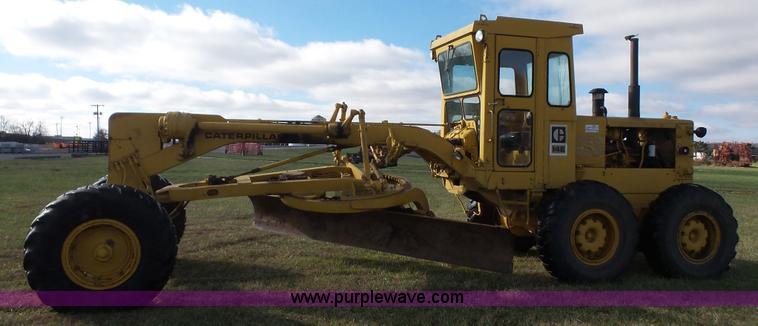 image for item J4592 1972 Caterpillar 14E motor grader