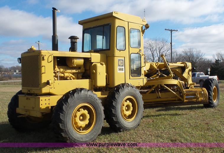 image for item J4592 1972 Caterpillar 14E motor grader
