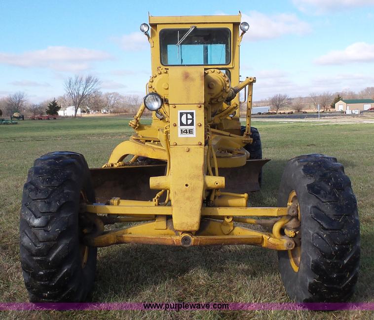 image for item J4592 1972 Caterpillar 14E motor grader