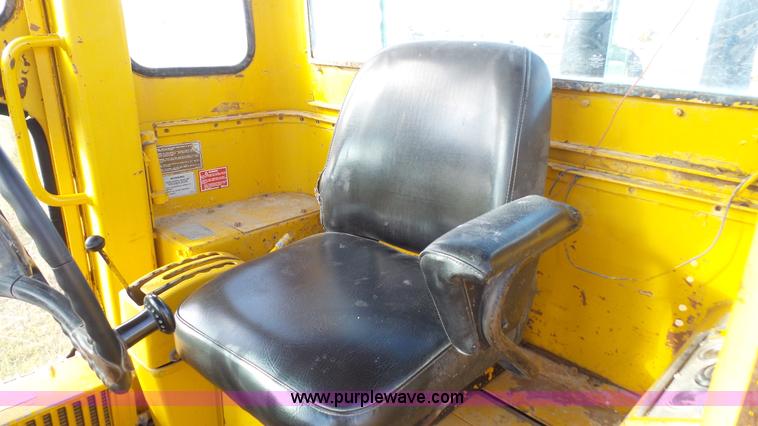 image for item J4592 1972 Caterpillar 14E motor grader