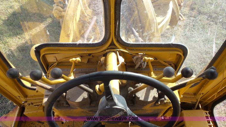 image for item J4592 1972 Caterpillar 14E motor grader