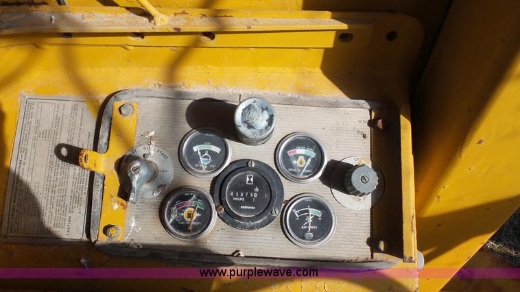 image for item J4592 1972 Caterpillar 14E motor grader