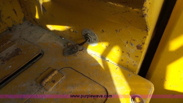 image for item J4592 1972 Caterpillar 14E motor grader