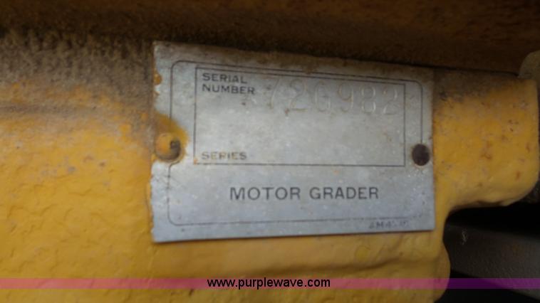 image for item J4592 1972 Caterpillar 14E motor grader