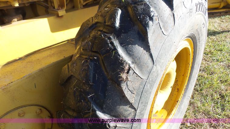 image for item J4592 1972 Caterpillar 14E motor grader