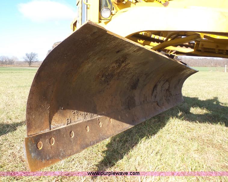 image for item J4592 1972 Caterpillar 14E motor grader