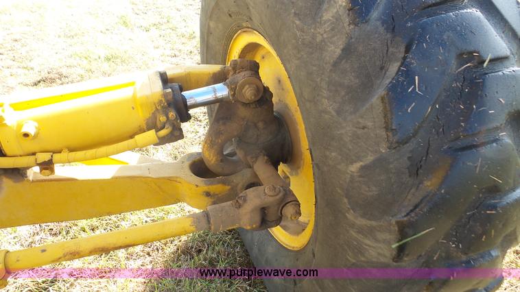 image for item J4592 1972 Caterpillar 14E motor grader