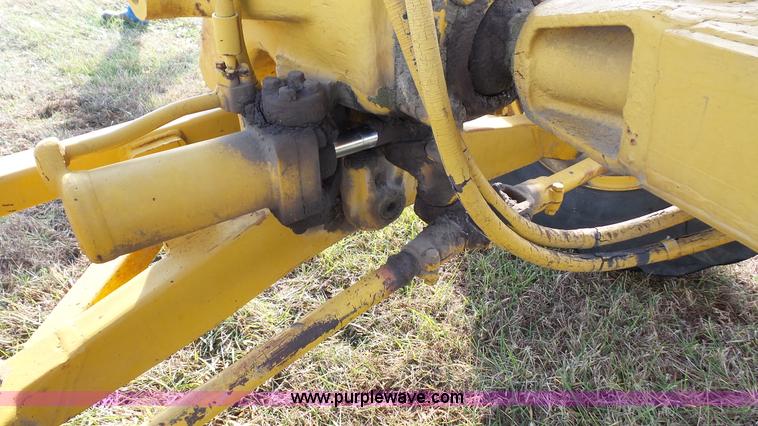 image for item J4592 1972 Caterpillar 14E motor grader