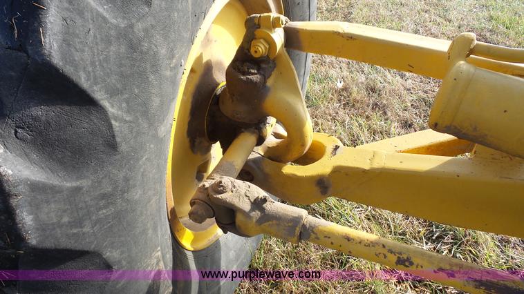 image for item J4592 1972 Caterpillar 14E motor grader