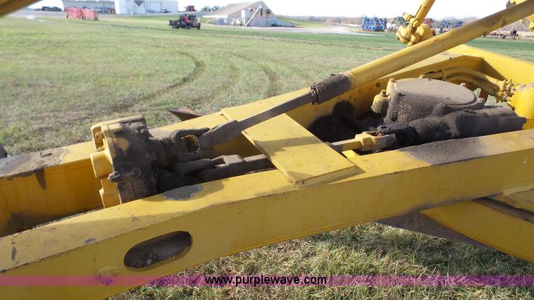 image for item J4592 1972 Caterpillar 14E motor grader