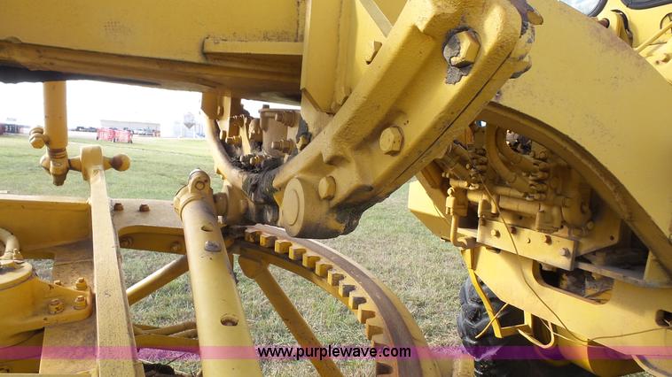 image for item J4592 1972 Caterpillar 14E motor grader