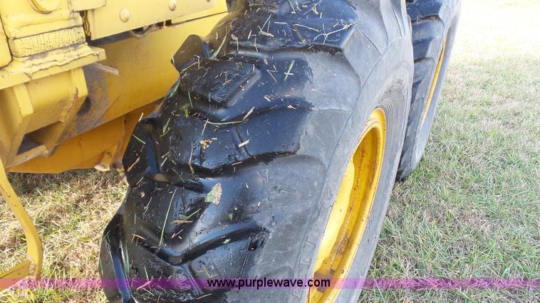 image for item J4592 1972 Caterpillar 14E motor grader