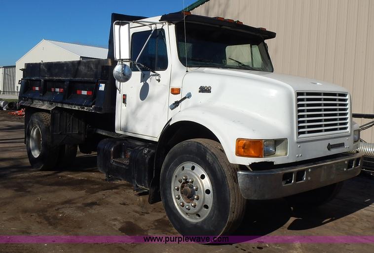 image for item J4606 1991 International 4900 dump truck