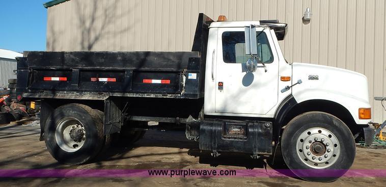 image for item J4606 1991 International 4900 dump truck