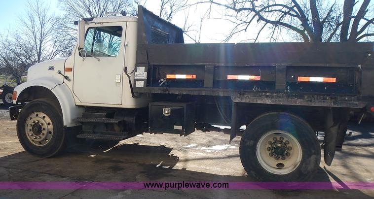 image for item J4606 1991 International 4900 dump truck