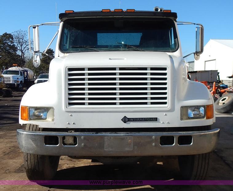 image for item J4606 1991 International 4900 dump truck