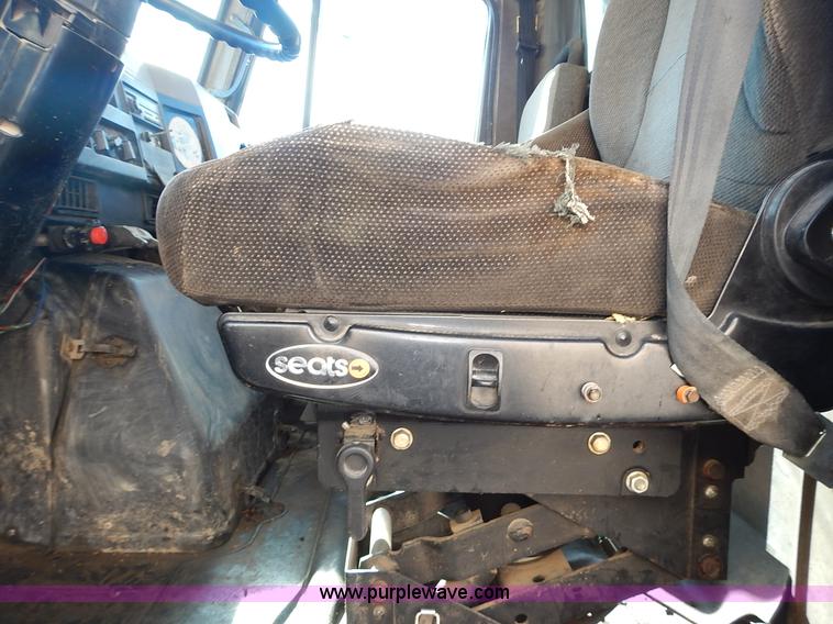 image for item J4606 1991 International 4900 dump truck