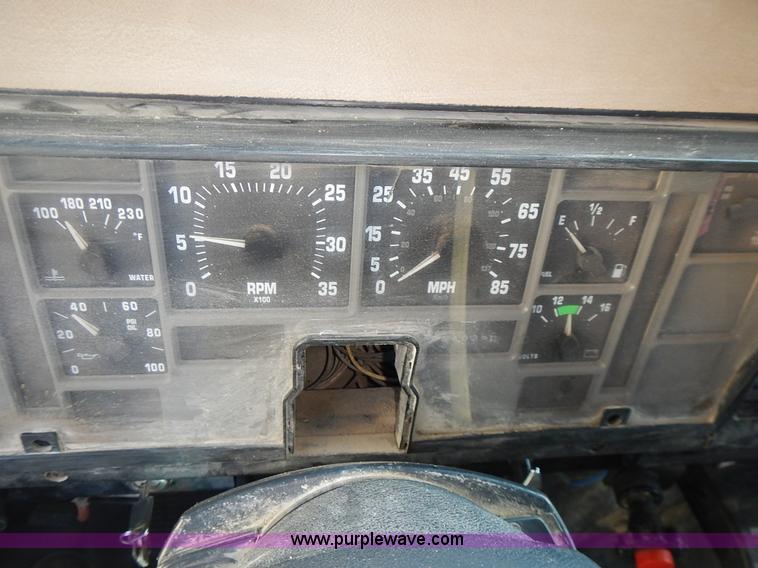 image for item J4606 1991 International 4900 dump truck