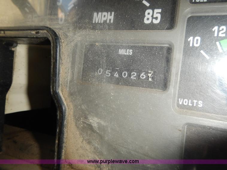 image for item J4606 1991 International 4900 dump truck