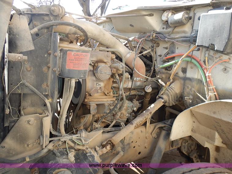 image for item J4606 1991 International 4900 dump truck