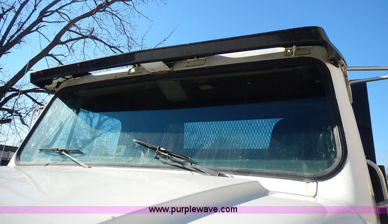 image for item J4606 1991 International 4900 dump truck