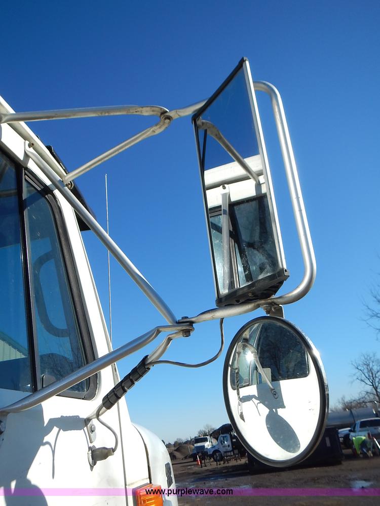 image for item J4606 1991 International 4900 dump truck