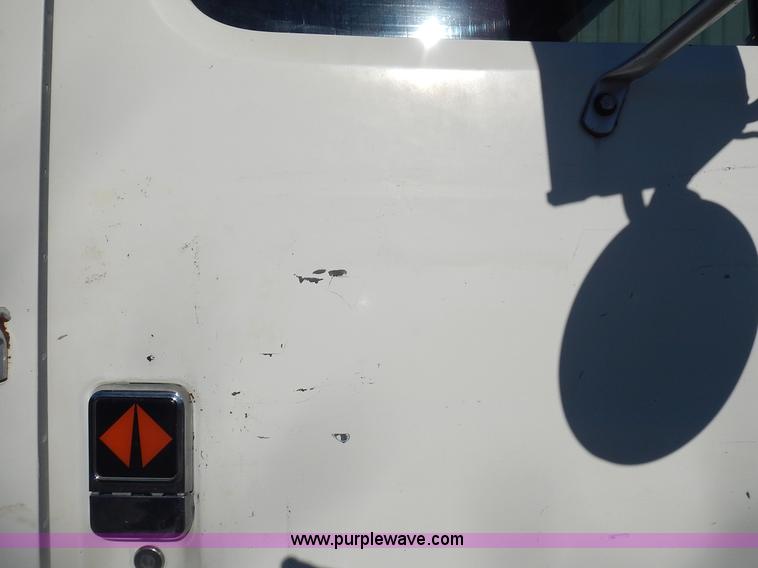 image for item J4606 1991 International 4900 dump truck