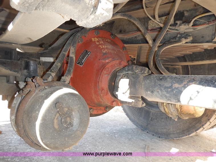 image for item J4606 1991 International 4900 dump truck