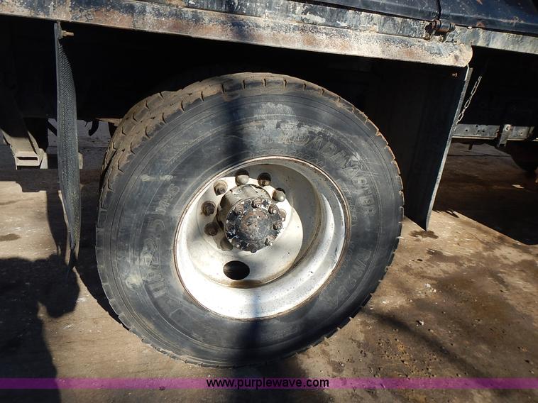 image for item J4606 1991 International 4900 dump truck