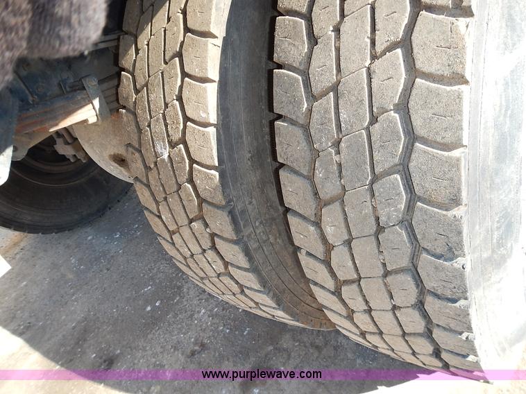 image for item J4606 1991 International 4900 dump truck