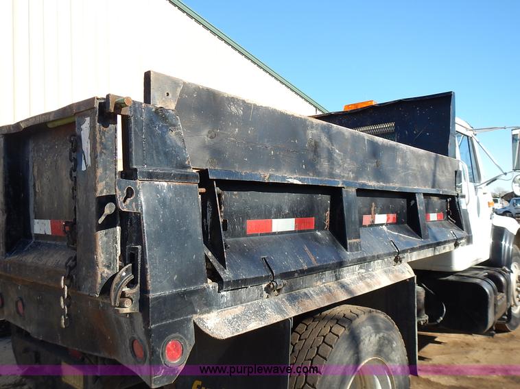 image for item J4606 1991 International 4900 dump truck