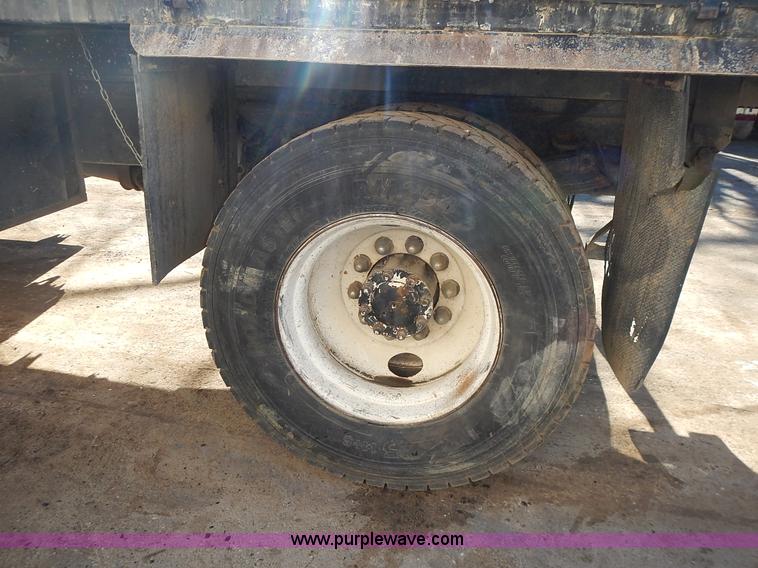 image for item J4606 1991 International 4900 dump truck