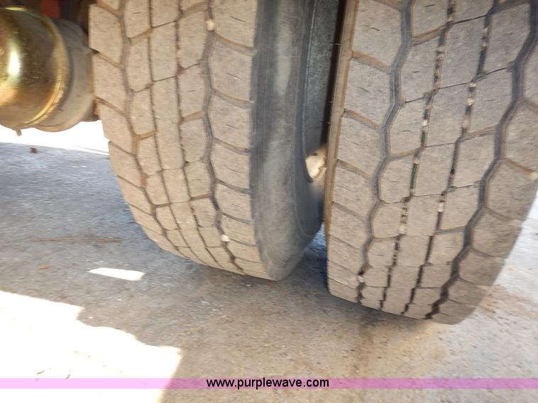 image for item J4606 1991 International 4900 dump truck