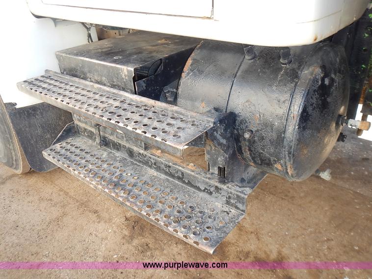 image for item J4606 1991 International 4900 dump truck